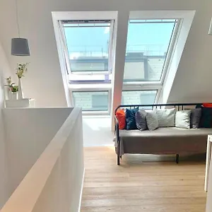  Apartment Amazing Location In Near Rathaus